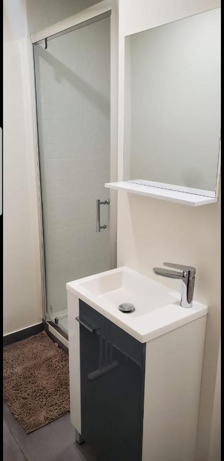نيس Big Flat Sea Vieuw 95 M2 5 Rooms Near Airport 5 Min Train 3 Min And Tram On Site, Beach 7 Min, 2 Showers And 2 Toilets , Neuf Grand Appartement 95 M2 5 Chambres Proche Aeroport 5 Min Train 3 Min Et Tramway Sur Place, Plage 7 Min 2 Douches Et 2 Wc Vue المظهر الخارجي الصورة